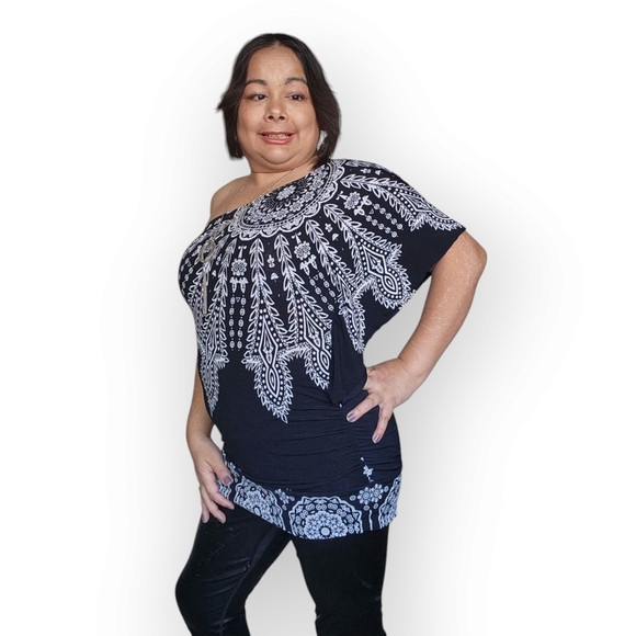 Studio Y Black and White One-Shoulder Tank Top - Picture 14 of 14